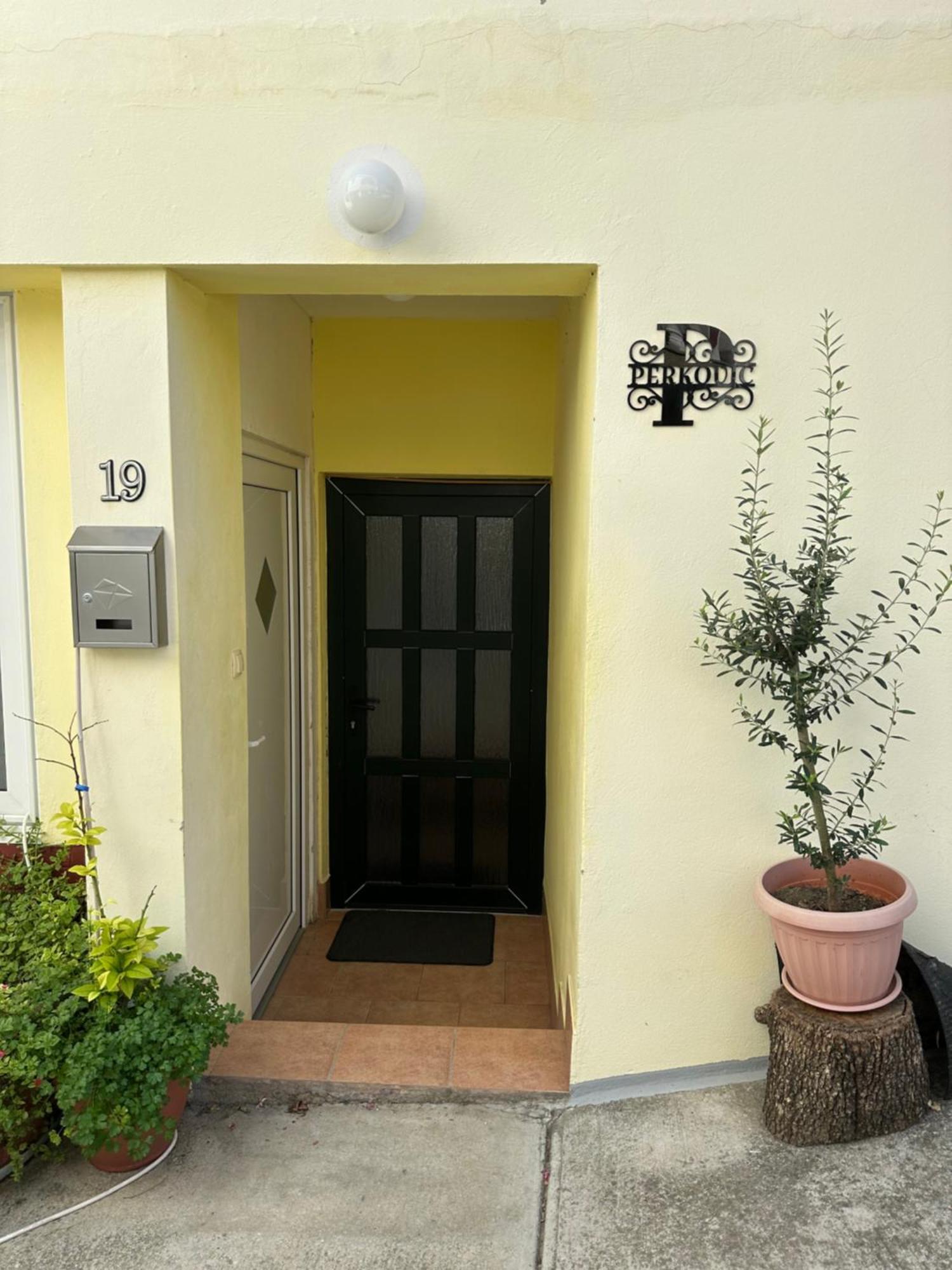 Apartment For 4-6 Persons Second Floor Ljubač Buitenkant foto
